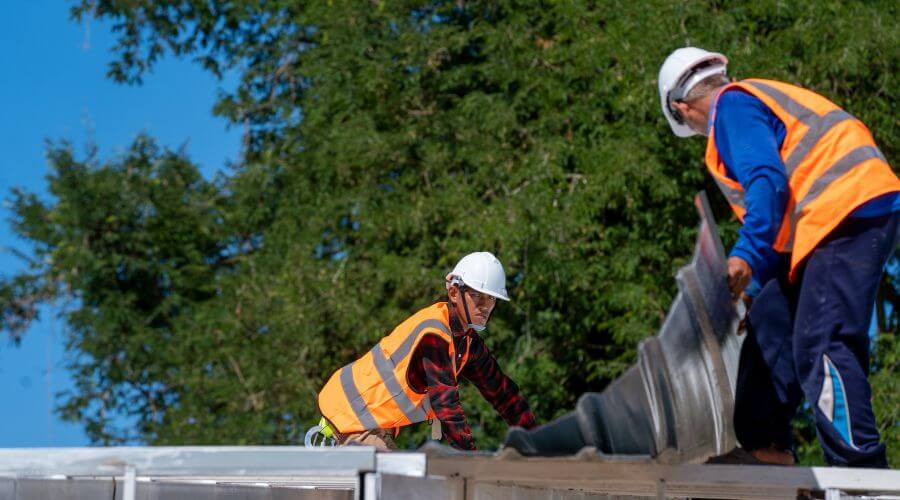 Professional gutter cleaning in Dufur, OR
